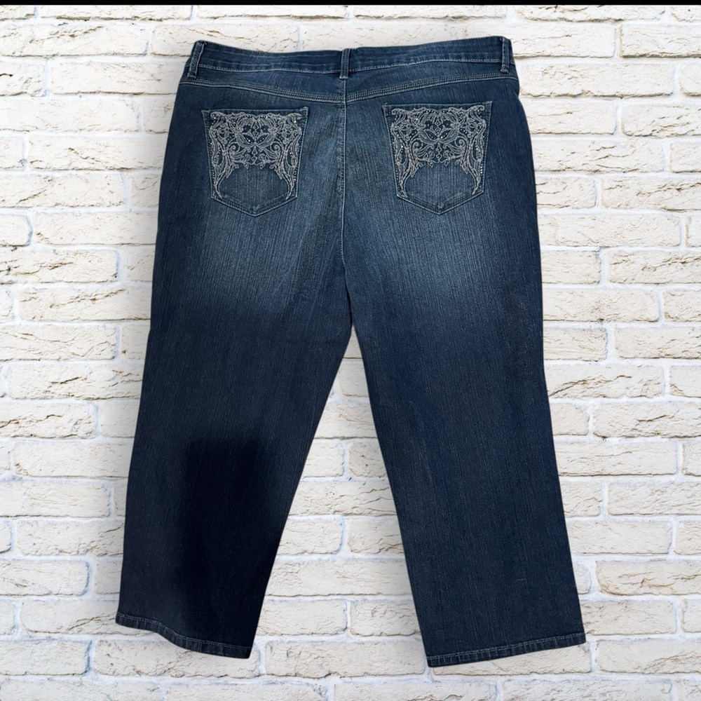 Like New Gloria Vanderbilt Jordyn Dark Blue Capri Women's Jeans - Size 16 - Picture 2 of 7